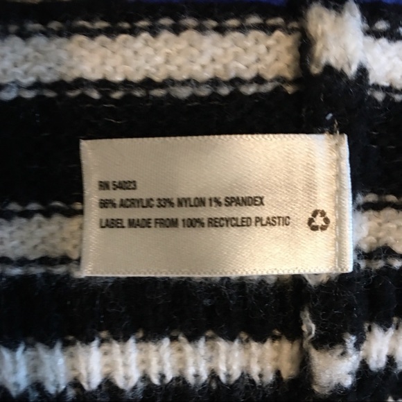 EUC GAP Striped Colorblock Pullover Sweater, size Medium ❤️ - Picture 8 of 8